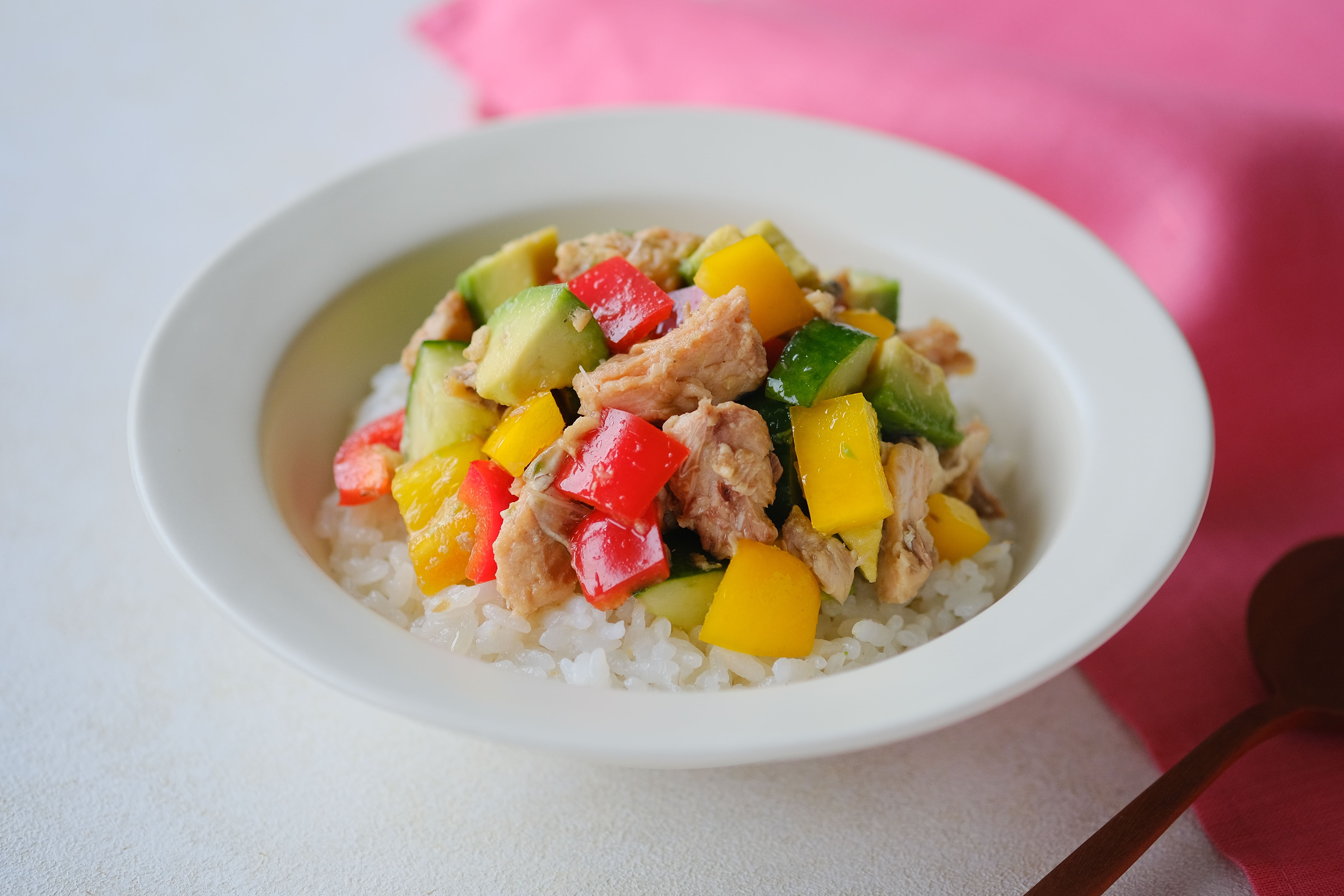 さけのカラフルポキ丼